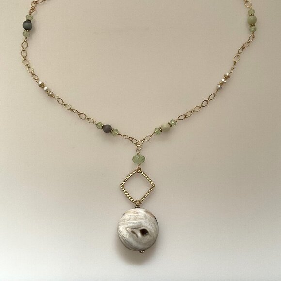 NEW CATO SEMI PRECIOUS NEUTRAL TONES-GOLD STONE BEADED STONE PENDANT NECKLACE - Picture 1 of 10